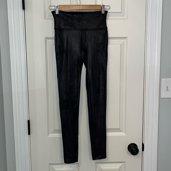 Spanx Black Faux Leather Leggings Sz Small Sculpting Shapewear Contouring Tights - Picture 1 of 12